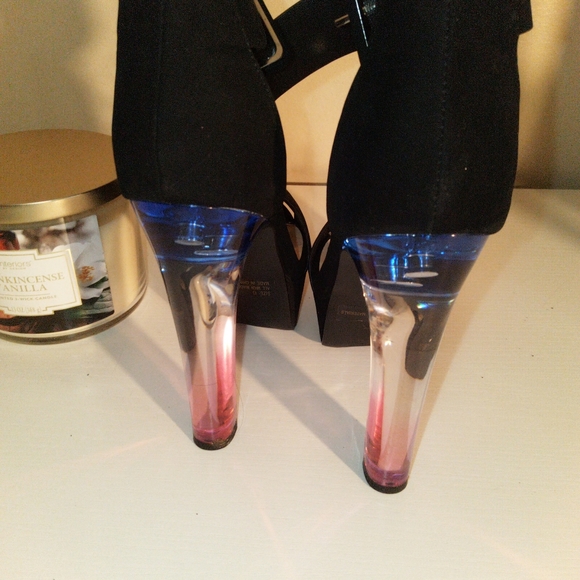 Black heels - Picture 5 of 5